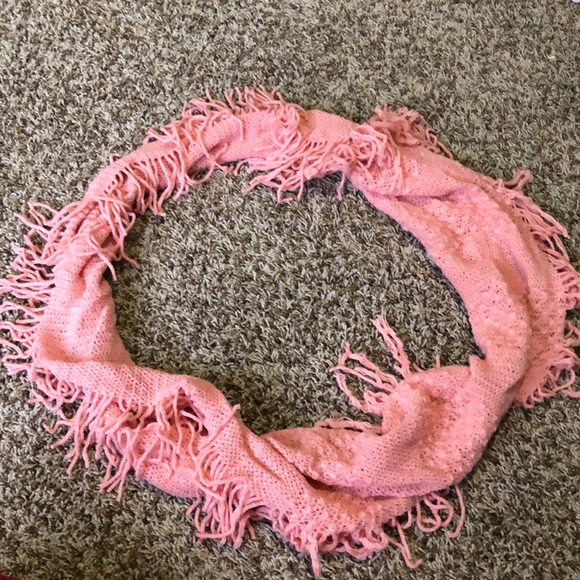 Super soft pink infinity scarf - Picture 1 of 2